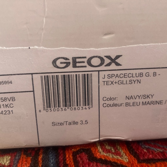 Geox Frozen II Leather Light up sneakers New in box size 3.5 - Picture 3 of 7
